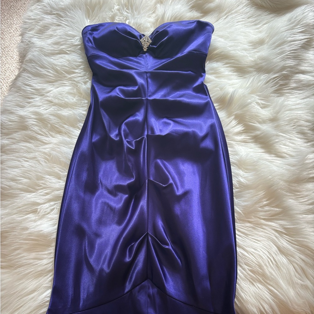 Stunning purple mermaid style gown with diamond brooch- only worn once. Size 2.
